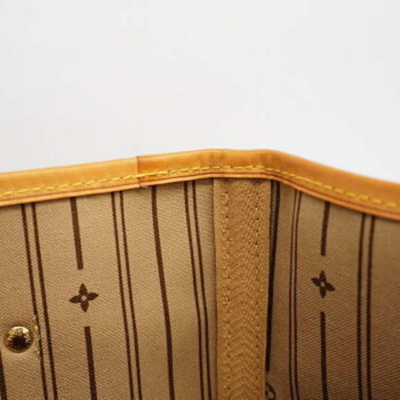 Louis Vuitton Monogram Neverfull MM Tote Bag - Picture 7 of 11